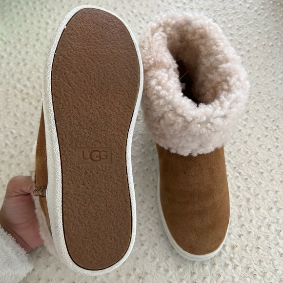 NIB UGG WOMEN'S MIKA SUEDE
SHEARLING LINED SNEAKER SLIPPER
BOOTIES CHESTNUT - Picture 3 of 4